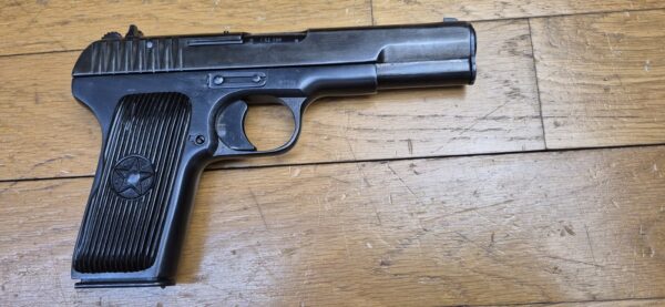 Beau Pistolet Tokarev TT-33 - Arme soviétique de 1945 - Cal. 7,62TT - Arsenal de Ijevsk -  Excellente apparence sans marques de manipulation - Très bonne mécanique - Canon superbe - Plaquettes d'origine - TBE+ – Image 16