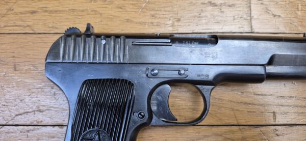 Beau Pistolet Tokarev TT-33 - Arme soviétique de 1945 - Cal. 7,62TT - Arsenal de Ijevsk -  Excellente apparence sans marques de manipulation - Très bonne mécanique - Canon superbe - Plaquettes d'origine - TBE+ – Image 18