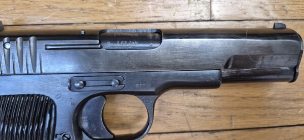Beau Pistolet Tokarev TT-33 - Arme soviétique de 1945 - Cal. 7,62TT - Arsenal de Ijevsk -  Excellente apparence sans marques de manipulation - Très bonne mécanique - Canon superbe - Plaquettes d'origine - TBE+ – Image 19