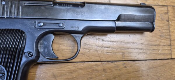 Beau Pistolet Tokarev TT-33 - Arme soviétique de 1945 - Cal. 7,62TT - Arsenal de Ijevsk -  Excellente apparence sans marques de manipulation - Très bonne mécanique - Canon superbe - Plaquettes d'origine - TBE+ – Image 20