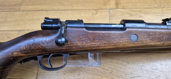 Peu courante carabine des Douanes "ZollKarabiner" Heym 1952 - Arme rare de la période avant la re-crétion de la Bundeswher en 1955 - Cal. 8x57 IS -  Fabrication ultra qualitative de Heim -  Mécanique et ajustements parfaits - Canon superbe - Mono-matricule - Dernière représentante du système 98 en Allemagne - Rare arme réglementaire en TBE++ – Image 4