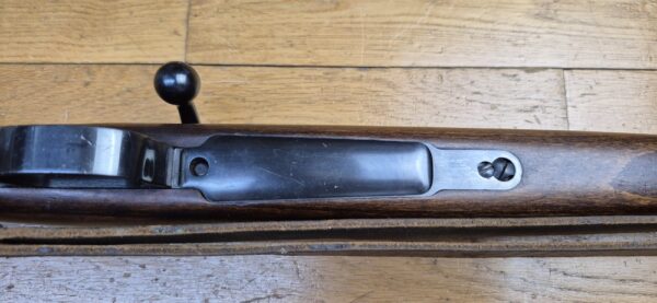 Peu courante carabine des Douanes "ZollKarabiner" Heym 1952 - Arme rare de la période avant la re-crétion de la Bundeswher en 1955 - Cal. 8x57 IS -  Fabrication ultra qualitative de Heim -  Mécanique et ajustements parfaits - Canon superbe - Mono-matricule - Dernière représentante du système 98 en Allemagne - Rare arme réglementaire en TBE++ – Image 11