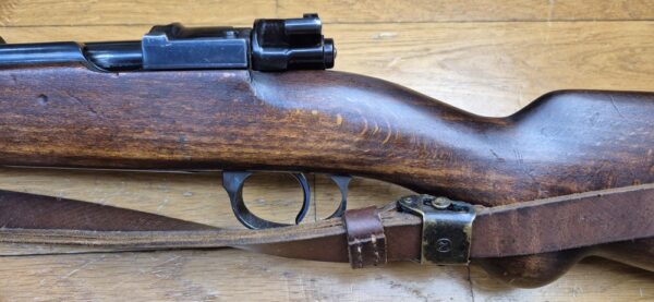 Peu courante carabine des Douanes "ZollKarabiner" Heym 1952 - Arme rare de la période avant la re-crétion de la Bundeswher en 1955 - Cal. 8x57 IS -  Fabrication ultra qualitative de Heim -  Mécanique et ajustements parfaits - Canon superbe - Mono-matricule - Dernière représentante du système 98 en Allemagne - Rare arme réglementaire en TBE++ – Image 22