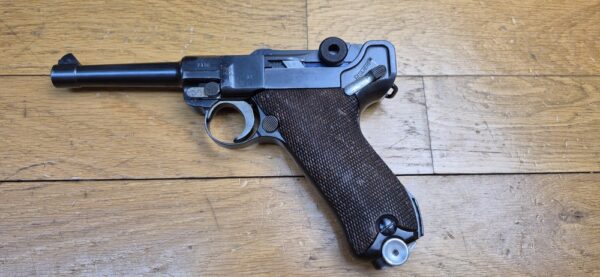 Très beau Pistolet Luger P08 - Fabrication "S/42" par Mauser - Très rare exemplaire en "G" pour 1935 - Carcasse type 1908-1918 non encore renforcée post 1936 - Un des 54.070 produits en 1935 - Arme rare - TBE+ – Image 2