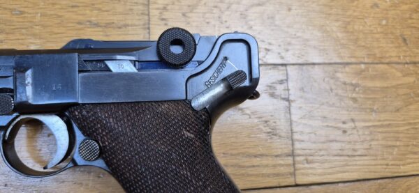 Très beau Pistolet Luger P08 - Fabrication "S/42" par Mauser - Très rare exemplaire en "G" pour 1935 - Carcasse type 1908-1918 non encore renforcée post 1936 - Un des 54.070 produits en 1935 - Arme rare - TBE+ – Image 5