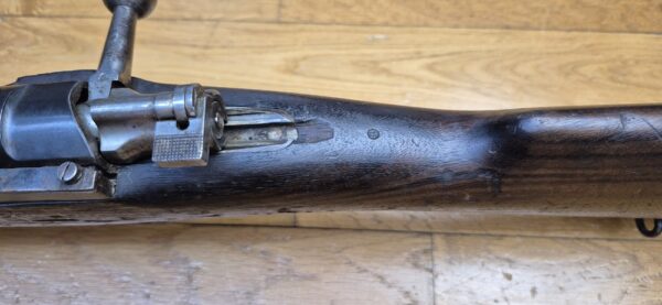 Peu courant Fusil Mauser Espagnol M1893 - Calibre d'origine 7x57 Mauser (rare) - Configuration règlementaire - Oviedo 1928 - Très bon état mécanique et bon canon -  Bronzage d'origine à 95% - Une arme surprenamment moderne - TBE – Image 13