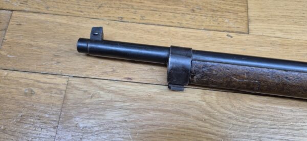 Peu courant Fusil Mauser Espagnol M1893 - Calibre d'origine 7x57 Mauser (rare) - Configuration règlementaire - Oviedo 1928 - Très bon état mécanique et bon canon -  Bronzage d'origine à 95% - Une arme surprenamment moderne - TBE – Image 31