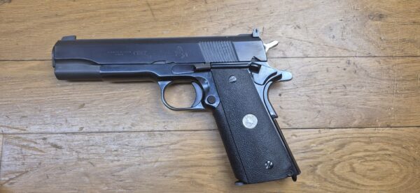 Magnifique et véritable Colt 1911 en 22LR - Arme d'entrainement - "United States Property"- Ensemble Unique - Réalisée sur base d'une conversion Colt et d'une arme superbe de 1943 - Mécanique impeccable - Canon neuf - Bronzage somptueux du plus beau Bleu Colt - Meilleure base possible à l'entrainement au 1911 - TBE++ – Image 2