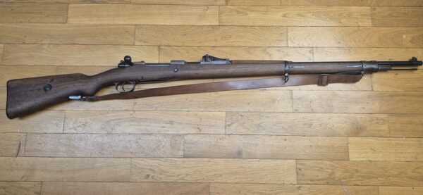 Magnifique fusil G98 - Gewehr 1898 - Arsenal Spandau en 1900 - Calibre d'origine 8x57 IS - Intégralement Mono matricule sauf la baguette conforme - Bretelle cuir marron d'origine -  Attribution prestigieuse au 1er Grenadier Kronprinz "1. R. 4. 150."- TBE+ – Image 2