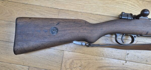 Magnifique fusil G98 - Gewehr 1898 - Arsenal Spandau en 1900 - Calibre d'origine 8x57 IS - Intégralement Mono matricule sauf la baguette conforme - Bretelle cuir marron d'origine -  Attribution prestigieuse au 1er Grenadier Kronprinz "1. R. 4. 150."- TBE+ – Image 3