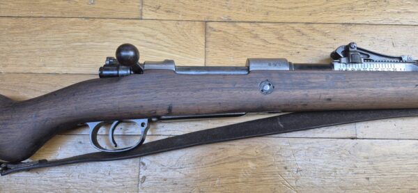 Magnifique fusil G98 - Gewehr 1898 - Arsenal Spandau en 1900 - Calibre d'origine 8x57 IS - Intégralement Mono matricule sauf la baguette conforme - Bretelle cuir marron d'origine -  Attribution prestigieuse au 1er Grenadier Kronprinz "1. R. 4. 150."- TBE+ – Image 5