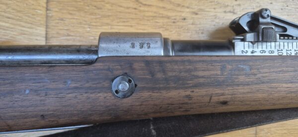 Magnifique fusil G98 - Gewehr 1898 - Arsenal Spandau en 1900 - Calibre d'origine 8x57 IS - Intégralement Mono matricule sauf la baguette conforme - Bretelle cuir marron d'origine -  Attribution prestigieuse au 1er Grenadier Kronprinz "1. R. 4. 150."- TBE+ – Image 6