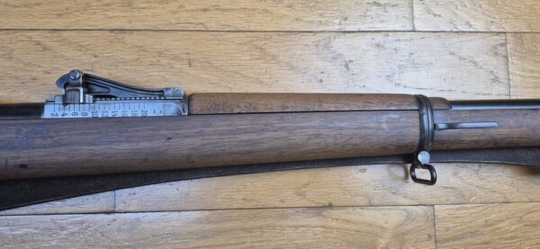 Magnifique fusil G98 - Gewehr 1898 - Arsenal Spandau en 1900 - Calibre d'origine 8x57 IS - Intégralement Mono matricule sauf la baguette conforme - Bretelle cuir marron d'origine -  Attribution prestigieuse au 1er Grenadier Kronprinz "1. R. 4. 150."- TBE+ – Image 7