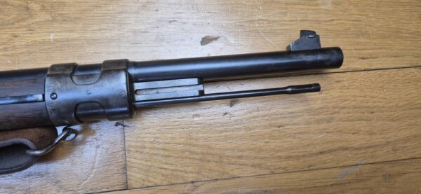 Magnifique fusil G98 - Gewehr 1898 - Arsenal Spandau en 1900 - Calibre d'origine 8x57 IS - Intégralement Mono matricule sauf la baguette conforme - Bretelle cuir marron d'origine -  Attribution prestigieuse au 1er Grenadier Kronprinz "1. R. 4. 150."- TBE+ – Image 10