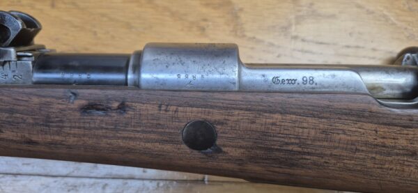 Magnifique fusil G98 - Gewehr 1898 - Arsenal Spandau en 1900 - Calibre d'origine 8x57 IS - Intégralement Mono matricule sauf la baguette conforme - Bretelle cuir marron d'origine -  Attribution prestigieuse au 1er Grenadier Kronprinz "1. R. 4. 150."- TBE+ – Image 28