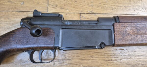 Transitoire Mas 36 doté de l'alidade de visée du Mas 36-51- Mono-matricule bois, magasin, boitier, canon - Culasse muette - Calibre d'origine 7.5 MAS -  Mécanique et bois en TBE - Canon superbe -  Arme de début 1954 - Plus que probable Mas 36 LG 48 transformé au standard 36-51 - Intéressante et peu courante variante ! - TBE+ – Image 5