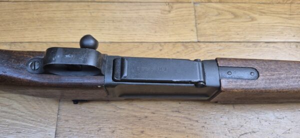 Transitoire Mas 36 doté de l'alidade de visée du Mas 36-51- Mono-matricule bois, magasin, boitier, canon - Culasse muette - Calibre d'origine 7.5 MAS -  Mécanique et bois en TBE - Canon superbe -  Arme de début 1954 - Plus que probable Mas 36 LG 48 transformé au standard 36-51 - Intéressante et peu courante variante ! - TBE+ – Image 10