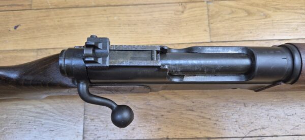 Transitoire Mas 36 doté de l'alidade de visée du Mas 36-51- Mono-matricule bois, magasin, boitier, canon - Culasse muette - Calibre d'origine 7.5 MAS -  Mécanique et bois en TBE - Canon superbe -  Arme de début 1954 - Plus que probable Mas 36 LG 48 transformé au standard 36-51 - Intéressante et peu courante variante ! - TBE+ – Image 16