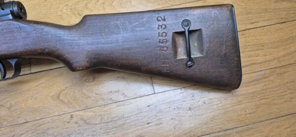 Transitoire Mas 36 doté de l'alidade de visée du Mas 36-51- Mono-matricule bois, magasin, boitier, canon - Culasse muette - Calibre d'origine 7.5 MAS -  Mécanique et bois en TBE - Canon superbe -  Arme de début 1954 - Plus que probable Mas 36 LG 48 transformé au standard 36-51 - Intéressante et peu courante variante ! - TBE+ – Image 23