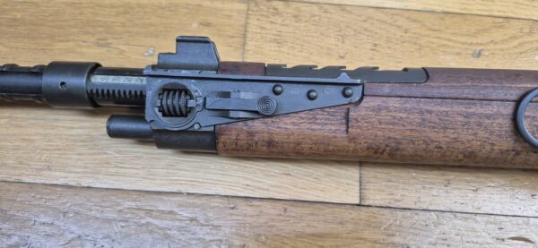 Transitoire Mas 36 doté de l'alidade de visée du Mas 36-51- Mono-matricule bois, magasin, boitier, canon - Culasse muette - Calibre d'origine 7.5 MAS -  Mécanique et bois en TBE - Canon superbe -  Arme de début 1954 - Plus que probable Mas 36 LG 48 transformé au standard 36-51 - Intéressante et peu courante variante ! - TBE+ – Image 27