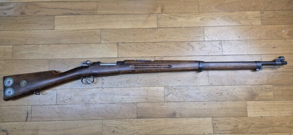 Très beau fusil de compétition Mauser suédois M96 - Fabrication Carl Gustav de 1919 - Cal. d'origine 6.5x55 Suédois -  Magasin limité à un coup (réversible - 5 coups) - Famille Mauser 1893 - Hausse de précision - Mécanique suédoise - Bronzage 97% - Canon superbe - Arme de concours - Catégorie D - TBE+ – Image 2