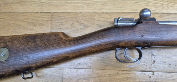 Très beau fusil de compétition Mauser suédois M96 - Fabrication Carl Gustav de 1919 - Cal. d'origine 6.5x55 Suédois -  Magasin limité à un coup (réversible - 5 coups) - Famille Mauser 1893 - Hausse de précision - Mécanique suédoise - Bronzage 97% - Canon superbe - Arme de concours - Catégorie D - TBE+ – Image 5
