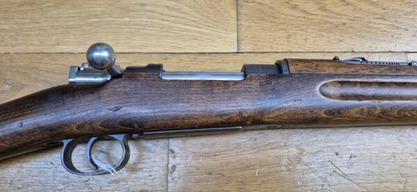 Très beau fusil de compétition Mauser suédois M96 - Fabrication Carl Gustav de 1919 - Cal. d'origine 6.5x55 Suédois -  Magasin limité à un coup (réversible - 5 coups) - Famille Mauser 1893 - Hausse de précision - Mécanique suédoise - Bronzage 97% - Canon superbe - Arme de concours - Catégorie D - TBE+ – Image 6