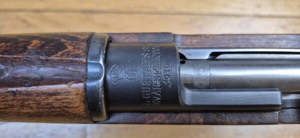 Très beau fusil de compétition Mauser suédois M96 - Fabrication Carl Gustav de 1919 - Cal. d'origine 6.5x55 Suédois -  Magasin limité à un coup (réversible - 5 coups) - Famille Mauser 1893 - Hausse de précision - Mécanique suédoise - Bronzage 97% - Canon superbe - Arme de concours - Catégorie D - TBE+ – Image 25
