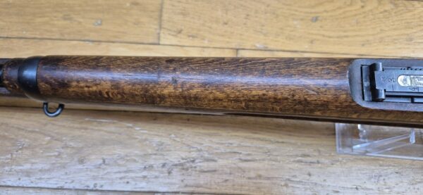 Très beau fusil de compétition Mauser suédois M96 - Fabrication Carl Gustav de 1919 - Cal. d'origine 6.5x55 Suédois -  Magasin limité à un coup (réversible - 5 coups) - Famille Mauser 1893 - Hausse de précision - Mécanique suédoise - Bronzage 97% - Canon superbe - Arme de concours - Catégorie D - TBE+ – Image 26