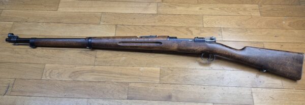 Très beau fusil de compétition Mauser suédois M96 - Fabrication Carl Gustav de 1919 - Cal. d'origine 6.5x55 Suédois -  Magasin limité à un coup (réversible - 5 coups) - Famille Mauser 1893 - Hausse de précision - Mécanique suédoise - Bronzage 97% - Canon superbe - Arme de concours - Catégorie D - TBE+ – Image 29