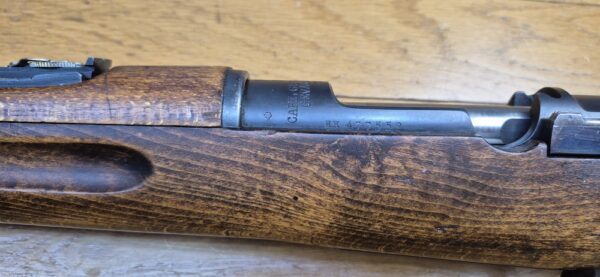 Très beau fusil de compétition Mauser suédois M96 - Fabrication Carl Gustav de 1919 - Cal. d'origine 6.5x55 Suédois -  Magasin limité à un coup (réversible - 5 coups) - Famille Mauser 1893 - Hausse de précision - Mécanique suédoise - Bronzage 97% - Canon superbe - Arme de concours - Catégorie D - TBE+ – Image 32