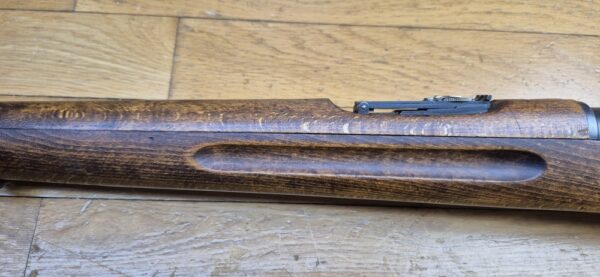 Très beau fusil de compétition Mauser suédois M96 - Fabrication Carl Gustav de 1919 - Cal. d'origine 6.5x55 Suédois -  Magasin limité à un coup (réversible - 5 coups) - Famille Mauser 1893 - Hausse de précision - Mécanique suédoise - Bronzage 97% - Canon superbe - Arme de concours - Catégorie D - TBE+ – Image 33