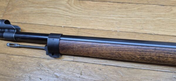 Très beau fusil de compétition Mauser suédois M96 - Fabrication Carl Gustav de 1919 - Cal. d'origine 6.5x55 Suédois -  Magasin limité à un coup (réversible - 5 coups) - Famille Mauser 1893 - Hausse de précision - Mécanique suédoise - Bronzage 97% - Canon superbe - Arme de concours - Catégorie D - TBE+ – Image 36