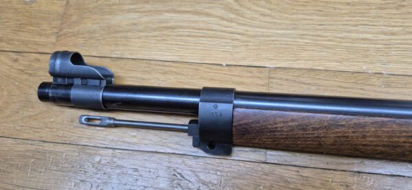 Très beau fusil de compétition Mauser suédois M96 - Fabrication Carl Gustav de 1919 - Cal. d'origine 6.5x55 Suédois -  Magasin limité à un coup (réversible - 5 coups) - Famille Mauser 1893 - Hausse de précision - Mécanique suédoise - Bronzage 97% - Canon superbe - Arme de concours - Catégorie D - TBE+ – Image 37