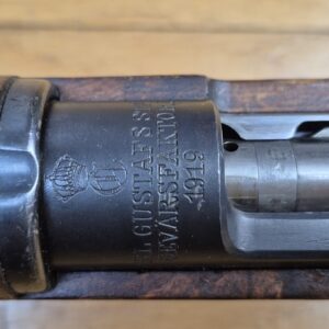 Très beau fusil de compétition Mauser suédois M96 - Fabrication Carl Gustav de 1919 - Cal. d'origine 6.5x55 Suédois -  Magasin limité à un coup (réversible - 5 coups) - Famille Mauser 1893 - Hausse de précision - Mécanique suédoise - Bronzage 97% - Canon superbe - Arme de concours - Catégorie D - TBE+