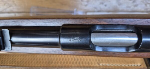 Rare carabine d'entrainement Heym 52 - Arme similaire au modèle "Police 1952" - Cal .22 LR - Production Heym très limitée vers 1955 - Bois de noyer superbe - Bretelle d'origine - Quasi neuve - TBE++