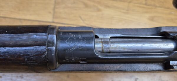 Peu courant Fusil Mauser Espagnol M1893 - Calibre d'origine 7x57 Mauser (rare) - Configuration règlementaire - Oviedo 1928 - Très bon état mécanique et bon canon -  Bronzage d'origine à 95% - Une arme surprenamment moderne - TBE
