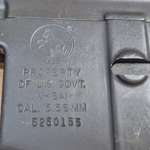 Splendide et Rare carabine M16 A1 - Arme réglementaire "US Governement Property" - Fabrication Colt de 1973 ! -  Époque guerre du Vietnam - Calibre 5.56 Otan - Arme mythique du XX° siècle - Canon et mécanique parfaits - Excellent état esthétique - TBE++