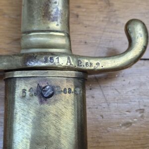 Splendide et peu courant glaive d'artillerie prussien dit Seitengewehr 1864 - Arme des guerres de 1870/71 et 1914-1918 - Fabrication Weyersberg à Solingen - Arme prussienne de 1889 - 51° d'artillerie de Strasbourg ! -  Rare mono-matricule arme et fourreau  - TBE/TBE+