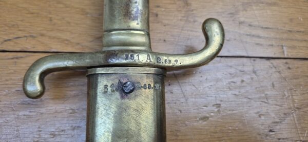 Splendide et peu courant glaive d'artillerie prussien dit Seitengewehr 1864 - Arme des guerres de 1870/71 et 1914-1918 - Fabrication Weyersberg à Solingen - Arme prussienne de 1889 - 51° d'artillerie de Strasbourg ! -  Rare mono-matricule arme et fourreau  - TBE/TBE+