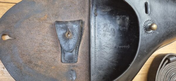 Très bel étui pour Pistolet Luger P04 de Marine - Fabrication LOH Söhne à Berlin - Premier Modèle précoce - Outils clé DMW et baguette de marine - Cuir de qualité bien souple en excellent état sur toutes ses coutures - Avec sa très rare sangle de transport !- TBE++ – Image 12