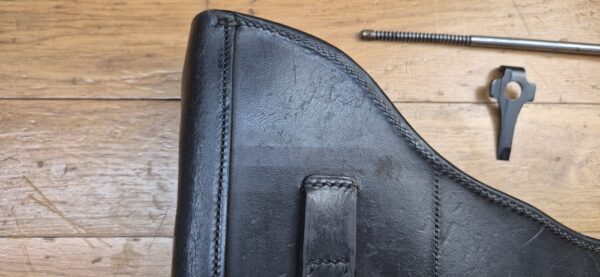 Très bel étui pour Pistolet Luger P04 de Marine - Fabrication LOH Söhne à Berlin - Premier Modèle précoce - Outils clé DMW et baguette de marine - Cuir de qualité bien souple en excellent état sur toutes ses coutures - Avec sa très rare sangle de transport !- TBE++ – Image 17