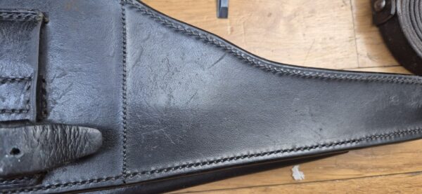 Très bel étui pour Pistolet Luger P04 de Marine - Fabrication LOH Söhne à Berlin - Premier Modèle précoce - Outils clé DMW et baguette de marine - Cuir de qualité bien souple en excellent état sur toutes ses coutures - Avec sa très rare sangle de transport !- TBE++ – Image 18