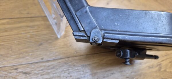 Rarissime chargeur "Trommel Magazin" dit chargeur "escargot" (en Bourgogne!) ou "T.M" pour pistolets Luger P08 - Capacité d'origine 32 coups réduite à 20 coups en cal. 9 x19 - Rarissime fabrication AEG - 70.000 exemplaires seulement - Très bel état esthétique et mécanique - Pièce de la plus grande rareté - Catégorie B - TBE++ – Image 12