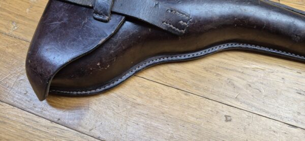 Très bel étui pour pistolet Luger P08 long dit d'artillerie -  Fabrication MÜLHENFELD &CO  à BARMEN en 1915 - Etui du 1er type complet avec ses outils - Très beaux cuir en TBE et souple - Encore brun (rare) - Nominatif et Attribué au F.A.R 58 - Pièce précoce et superbe en TBE++FAR – Image 11