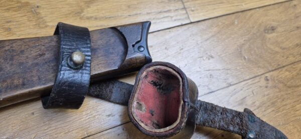 Très belle crosse pour pistolet Luger P08 long dit "d'artillerie" - Exemplaire doté de tous ses cuirs d'attache bien souples et solides - Beaux poinçons et marquages d'origine - Fabrication Maury & Co -Très rare surtout avec ses cuirs - Excellent état - TBE++ – Image 7