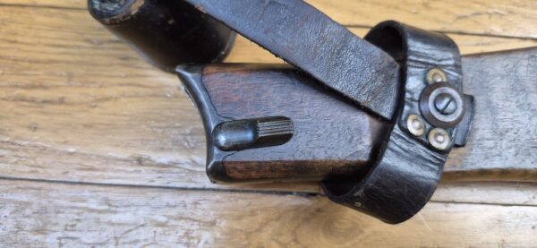 Très belle crosse pour pistolet Luger P08 long dit "d'artillerie" - Exemplaire doté de tous ses cuirs d'attache bien souples et solides - Beaux poinçons et marquages d'origine - Fabrication Maury & Co -Très rare surtout avec ses cuirs - Excellent état - TBE++ – Image 12