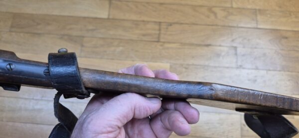 Très belle crosse pour pistolet Luger P08 long dit "d'artillerie" - Exemplaire doté de tous ses cuirs d'attache bien souples et solides - Beaux poinçons et marquages d'origine - Fabrication Maury & Co -Très rare surtout avec ses cuirs - Excellent état - TBE++ – Image 18