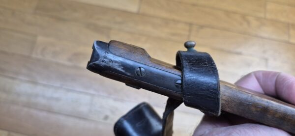 Très belle crosse pour pistolet Luger P08 long dit "d'artillerie" - Exemplaire doté de tous ses cuirs d'attache bien souples et solides - Beaux poinçons et marquages d'origine - Fabrication Maury & Co -Très rare surtout avec ses cuirs - Excellent état - TBE++ – Image 19