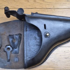 Très bel étui pour Pistolet Luger P04 de Marine - Fabrication LOH Söhne à Berlin - Premier Modèle précoce - Outils clé DMW et baguette de marine - Cuir de qualité bien souple en excellent état sur toutes ses coutures - Avec sa très rare sangle de transport !- TBE++